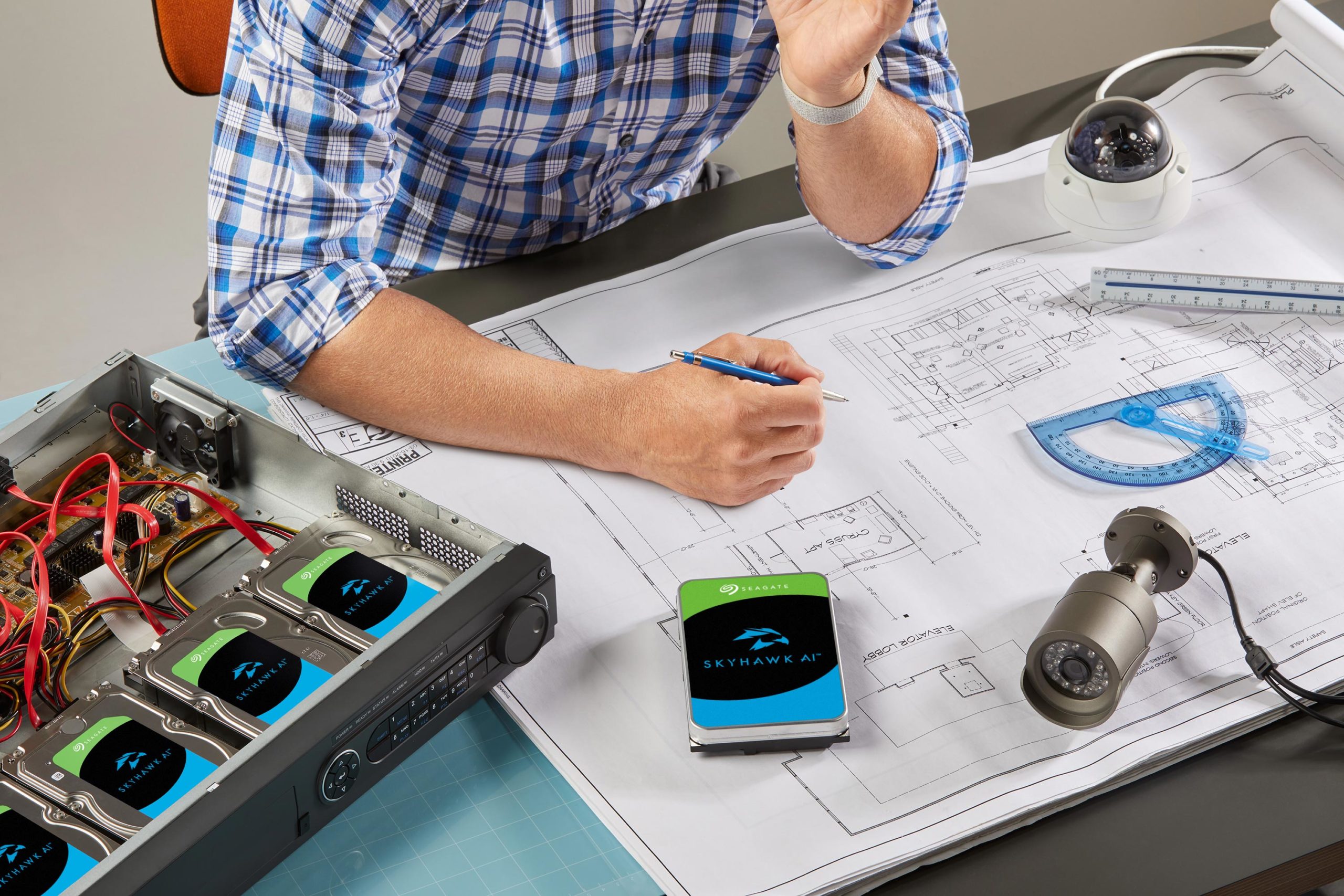 seagate-video-system-architect-lid-off-web.jpg